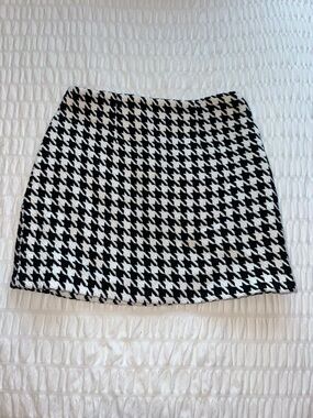 Forever 21 Black & White Houndstooth Mini Skirt